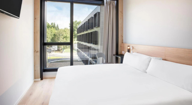 B&B HOTEL Guimarães, Забронировать Отель «постель и завтрак» Гимарайнш Минхо, рядом с Salado Memorial