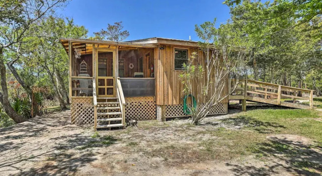 Коттедж с 2 комнатами Cozy Hatteras Island Abode ~ 1 Mi to Frisco Beach!