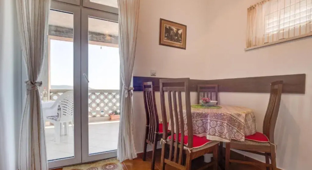 Apartmani Fenix 3, Забронировать Отель Игало , рядом с Пляж Топла