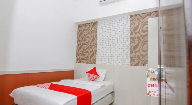 R Four Hotel by OYO Rooms, Prenota Hotel Hotel a Sulawesi con parcheggio, Parcheggio