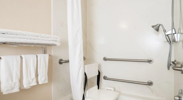 Четырёхместный номер Standard Holiday Inn Express & Suites Yosemite Park Area by IHG