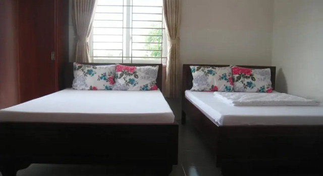 Четырёхместный номер Standard с красивым видом из окна Hoa Sua Motel