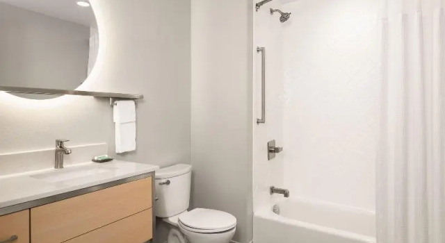Двухместный люкс TownePlace Suites by Marriott Iron Mountain