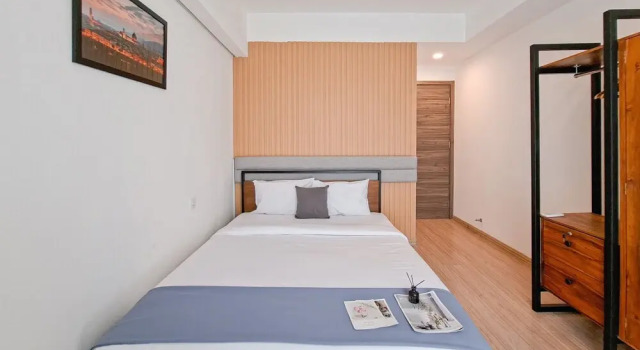 Monochromatic 2Br With Extra Working Room Apartment Sky House Bsd