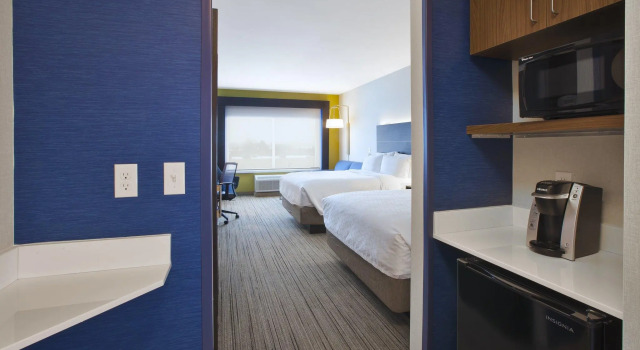 Четырёхместный люкс Holiday Inn Express Auburn Hills South