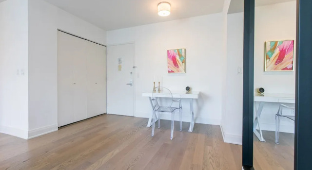 Апартаменты Bright 2 Bedrooms 2 Bathrooms Unit With Balcony