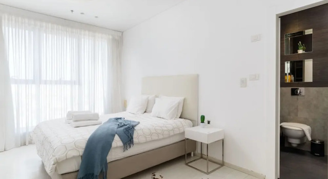 Bat Yam Luxury with Terrace & Sea View