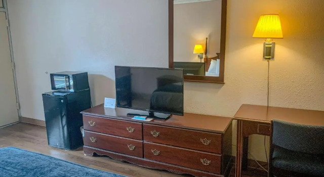 Четырёхместный номер Deluxe Motel 6 Morgantown