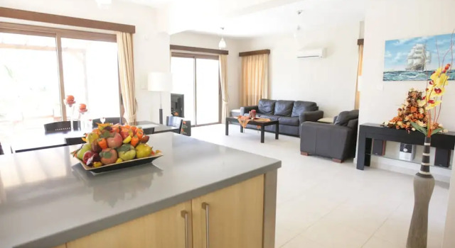Вилла A Three-bedroom Villa With a Private Pool and Landscaped Garden Wi-fi