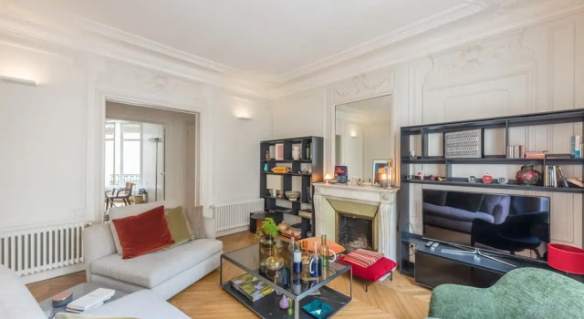 Four Saint Germain - Elegant Spacious 3 BDR Apartment in the Heart of Saint Germain, Забронировать Апартаменты/квартира Апартаменты Парижа, рядом с Лувр — Риволи, Апартаменты/квартира