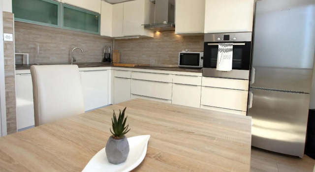 Three-Bedroom Spacious Modern Apartment SS