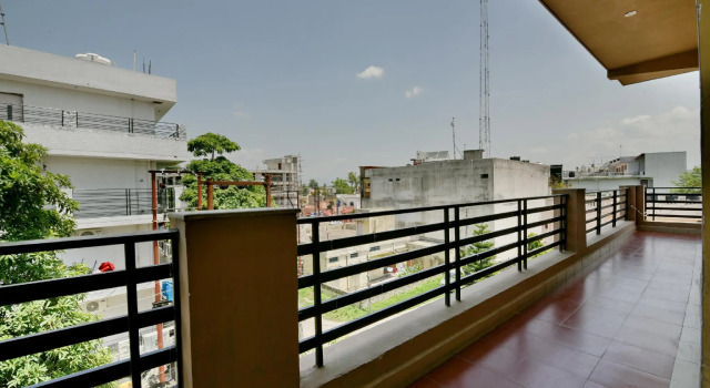 OYO Flagship 4464 MAIRA RESIDENCY, Rezerwuj Hotel Hotele w Uttarakhand z basenem, Basen