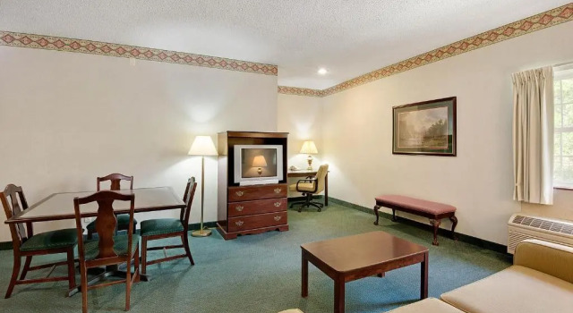 Люкс Deluxe Days Inn by Wyndham Lisbon