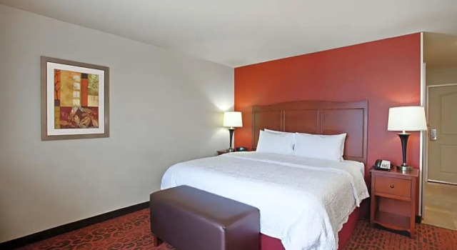 Люкс Grand Hampton Inn and Suites Seattle - Airport / 28th Avenue