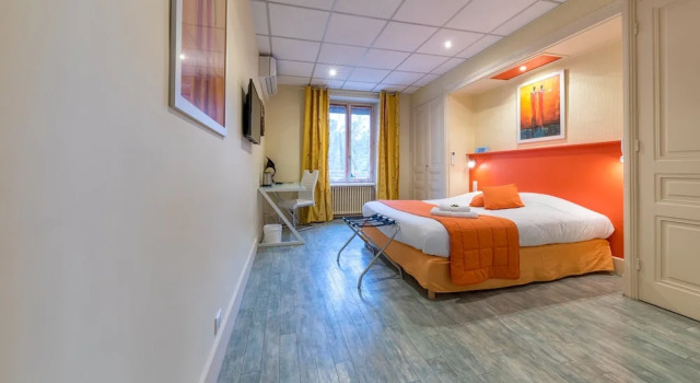 Двухместный номер Superior Logis Hôtel La Commanderie de Champarey