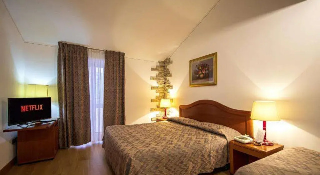 Intra Hotel