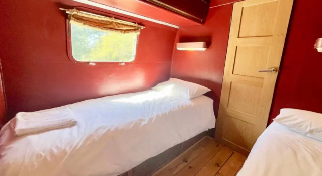 Airstream at Hardham West Sussex Sleeps 4, Забронировать Кемпинг Отели Исторического графства Суссекса с парковкой, Парковка