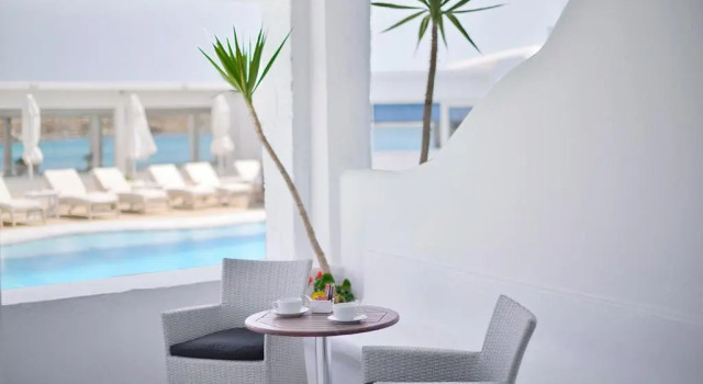 Полулюкс Petinos Beach Hotel