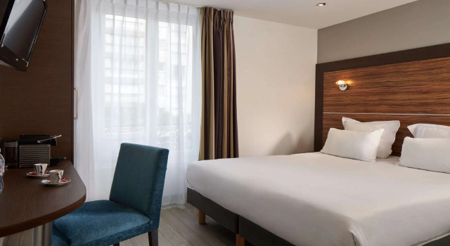 Двухместный номер Comfort Hotel Apolonia Paris Montmartre; Sure Hotel Collection by Best Western