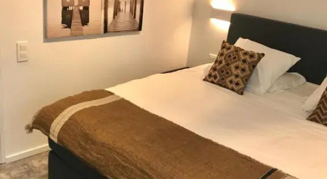 Номер Deluxe VILLA FER-GUY " Beeldige Suite met parking, nabij strand en casino"