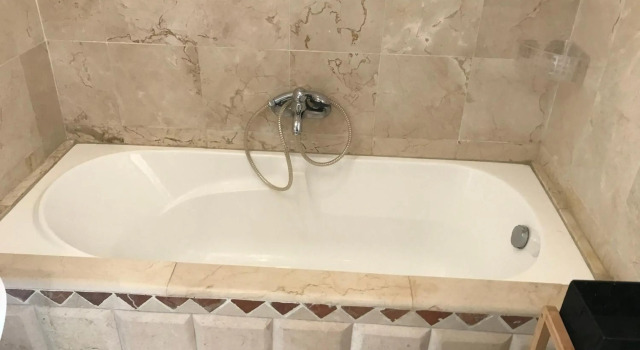 Un petit coin de paradis à Assilah+ piscine + WIFI, Rezerwuj Hotel Hotele w Tanger-Tetouan z parkingiem, Parking