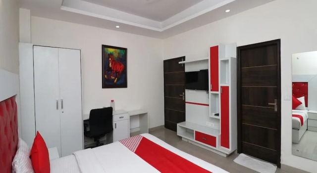 OYO 28616 Hotel New View, Забронировать Отель Отели Гургаон с парковкой, рядом с Улица Гольф-Корс-роуд, Парковка