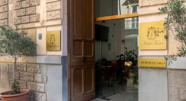 HOTIDAY Room Collection - Palermo Politeama, Забронировать Отель Отели Палермо 3 звезды, рядом с Кафедральный собор, 3*