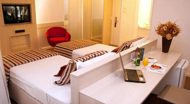 Двухместный номер Classic с балконом FLAT NO MERCURE BRASÍLIA LIDER, COM LIMPEZA DIÁRIA GRÁTIS, AO LADO DA ESPLANADA DOS MINISTÉRIOS, ESTÁDIO MANÉ GARRINCHA E CENTRO DE CONVENÇÕES, COM PISCINA, ACADEMIA, RESTAURANTE, RECEPÇÃO 24HS By REI DOS FLATS