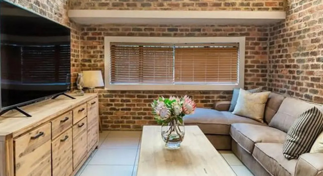 Northcliff Gap, Boek Hotel Krugersdorp 