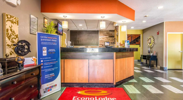 Econo Lodge Wanamaker, Reserva ahora Hotel Hoteles en Menoken con aparcamiento, Aparcamiento