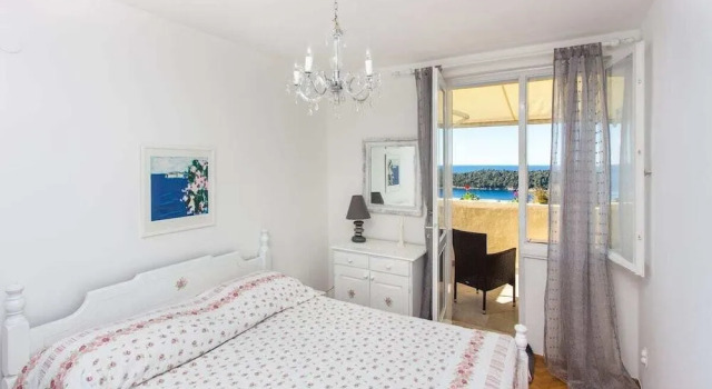 Leo Apartment