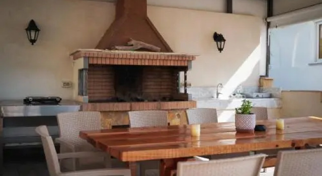 Kostas Beach Apartments