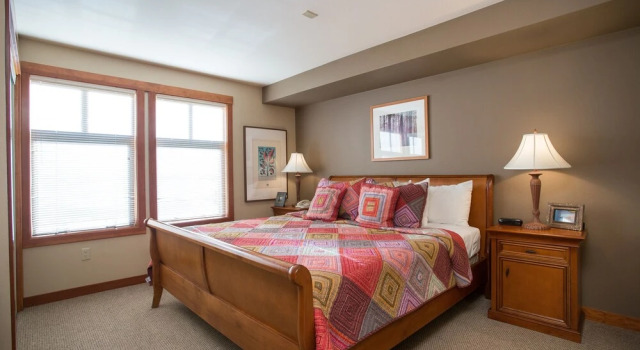 1202 - Two Bedroom Standard Eagle Springs West 2 Condo by RedAwning, Varaa Huoneisto Solitude 