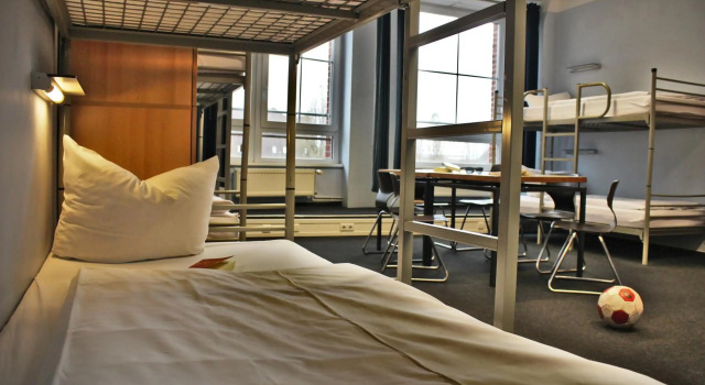 Industriepalast Hostel & Hotel Berlin, Rezerwuj Hostel Kreuzberg Berlin, w pobliżu Badeschiff