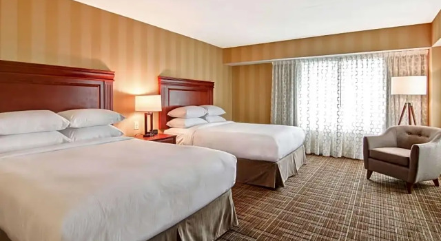 Этаж 3-4 люкс End с 2 комнатами DoubleTree Fallsview Resort & Spa by Hilton - Niagara Falls