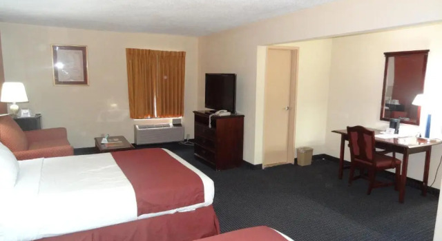 Четырёхместный номер Deluxe Red Carpet Inn - Newark Airport