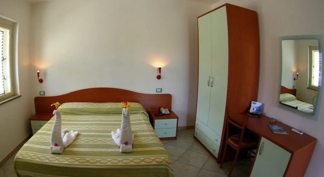 1 soveværelse i lejlighed med altan Hotel Eolo Capo Vaticano