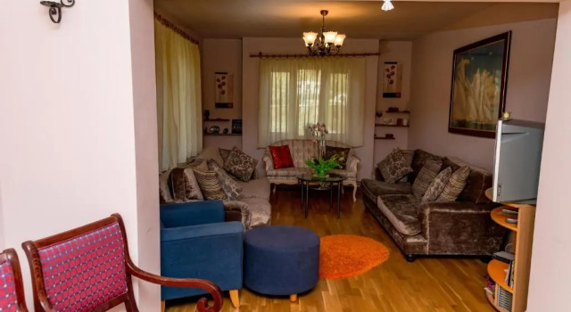 Noring Guest House, Varaa Matkakoti Lupeni 