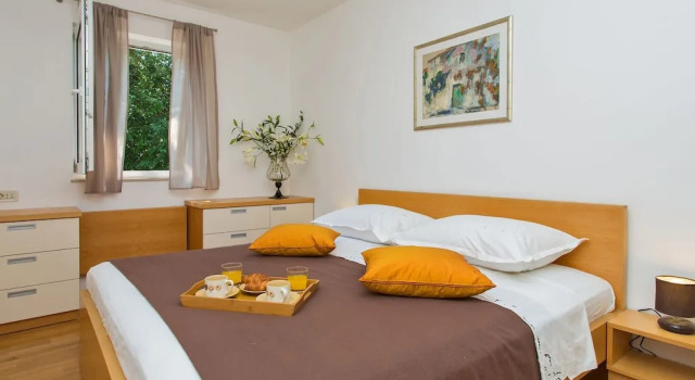 Апартаменты Spacious and Modern 1st Floor Apartment With Private Garage, Wi-fi