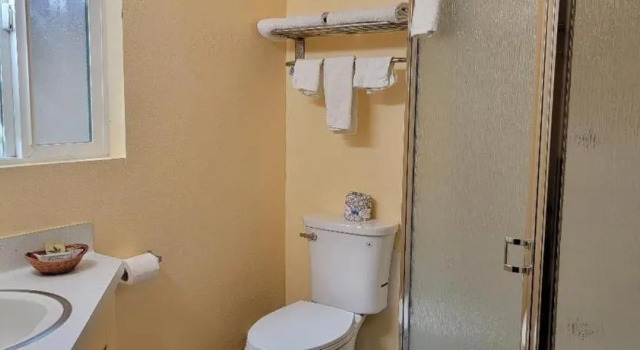 Четырёхместный номер Standard Lakeview Inn