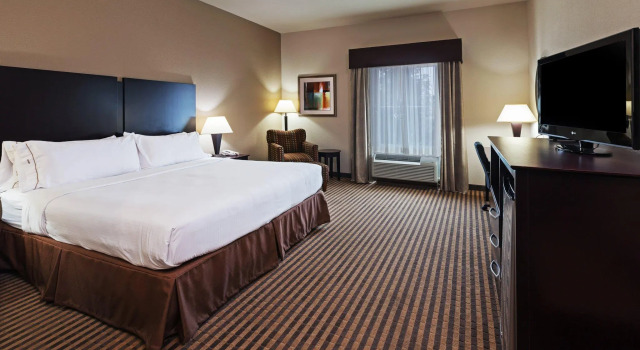 Двухместный номер Standard Holiday Inn Express & Suites Brady by IHG