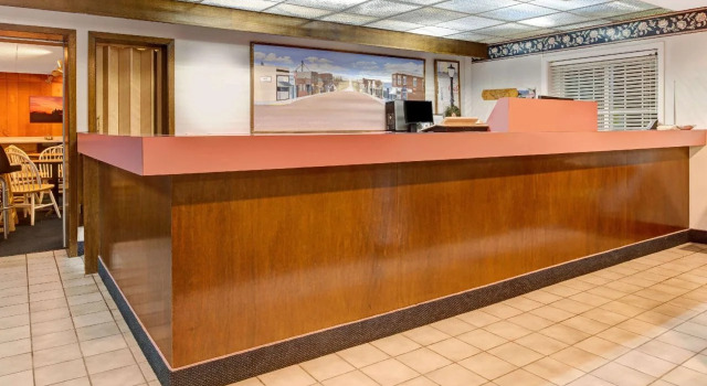 Super 8 by Wyndham Walnut, Rezerwuj Hotel Hotele w Iowa z basenem, Basen