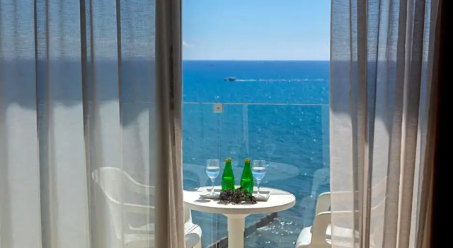 Апартаменты c 1 комнатой с видом на море Costantiana Beach Hotel Apartments