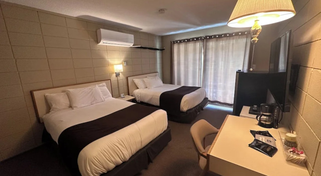 Четырёхместный номер Classic Airport Inn