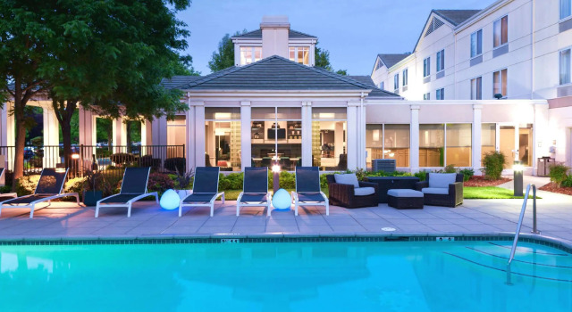 Кровать в общем номере Hilton Garden Inn Sacramento/South Natomas