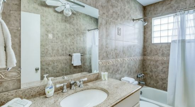 Heated Pool 3BR Home, 15mins to Beach, Забронировать Отель Отели штата Флориды 3 звезды, 3*