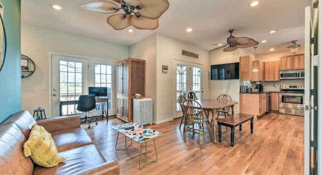Lakefront Lexington House w/ Spacious Deck!, Varaa Lomakoti Lexington Pohjois-Carolina