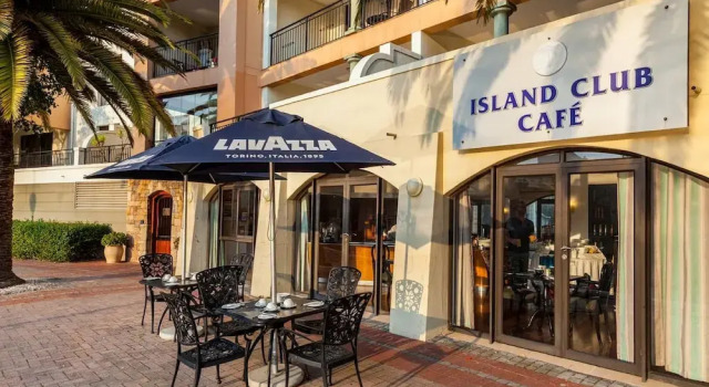 Island Club LA302 by CTHA