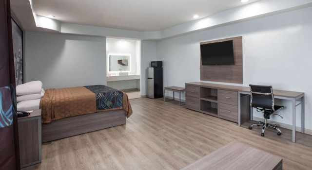 Super 8 by Wyndham Humble/Fallcreek/Houston