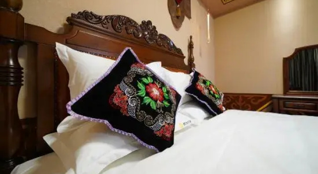 Люкс Wolf's Home Hotel Vacation (Silk Road Light Tourism Town Railway Station)